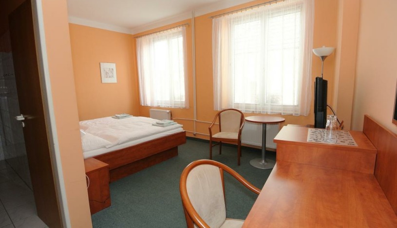Hotel U Vlašského dvora Kutná Hora - 2lůžkové pokoje (též jako jednolůžkové)